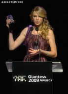 handheld shrunken_men hand funny taylor_swift