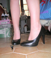 collage feet high_heels running shrunken_man