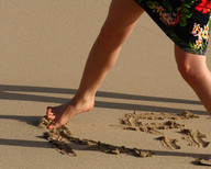 collage beach barefoot unknown_artist shrunken_people sand pedicure