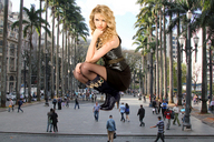 giantess collage blonde clothed skirt stockings boots squatting people looking_at_viewer taylor_swift insetosonhador