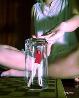 collage barefoot glass shrunken_woman trapped nightgown struggling chess_board pequeno