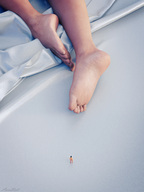 feet toes barefoot soles lying_down shrunken_man sorenzer0 digital_render expanse
