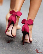 crush collage feet high_heels blood sandals foot_crush walking unaware shrunken_man