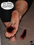 collage barefoot soles blood gore foot_crush walking shrunken_man indoors dialogue sendigiovus