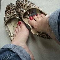 collage in_shoe shrunken_man red_nails nail_polish naklet marklovefeet