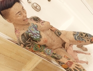 nude sex brunette short_hair muscles shrunken_man indoors crouching tattoo digital_render vardyger