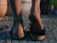 feet sandals shrunken_person hanging_on digital_render uschi3