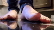 crush feet soles foot_crush animation nail_polish point_of_view nikkiscutefeet