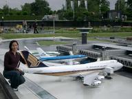giantess city town airplane madurodam