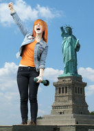 giantess hayley_williams statue_of_liberty docop